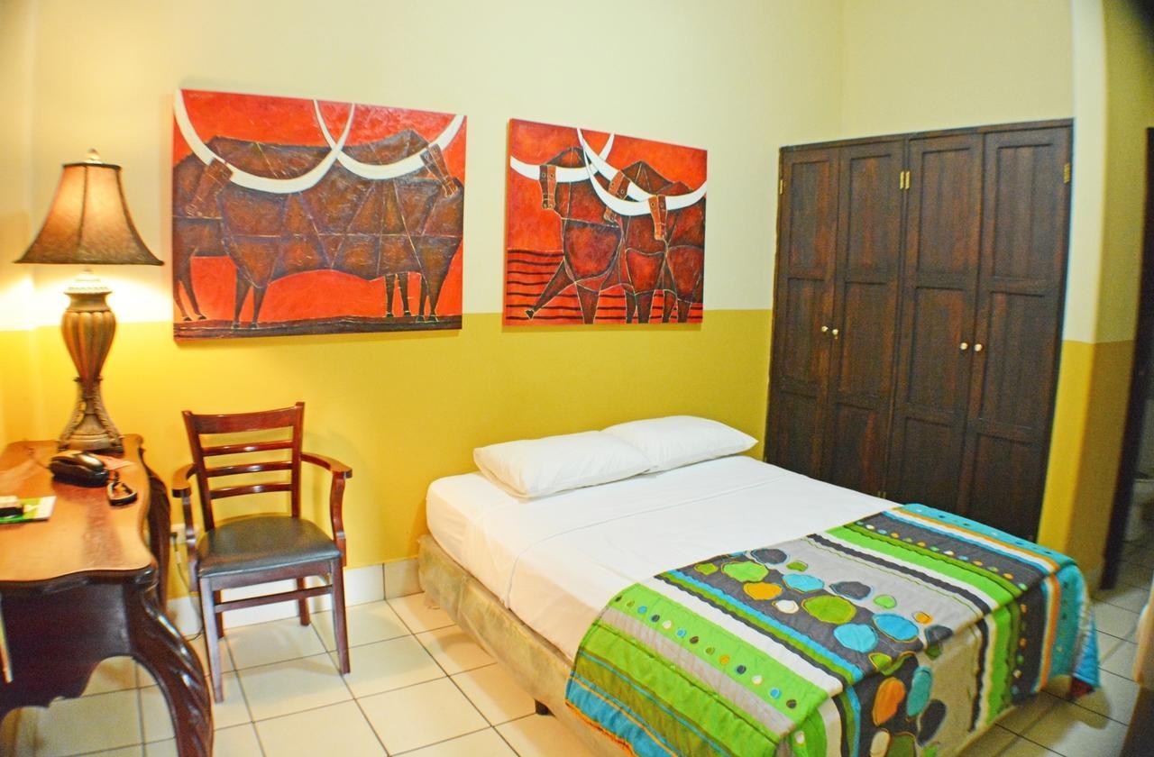 Hotel Los Balcones de Chinandega Habitación foto